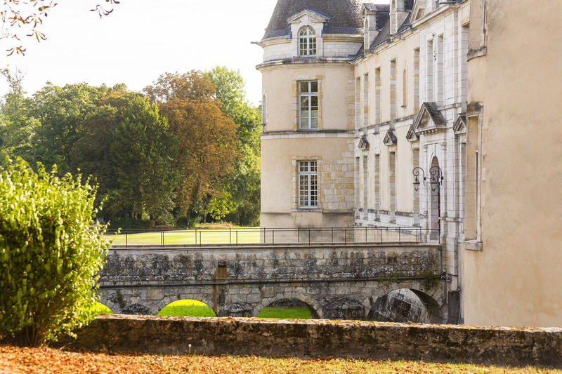 ホテル シャトー ドジェルヴィル オジェルヴィル・ラ・リヴィエール エクステリア 写真